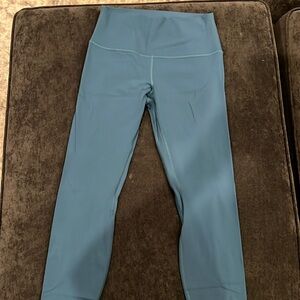 Lululemon High Rise WunderUnder Leggings 25”
Size 10
